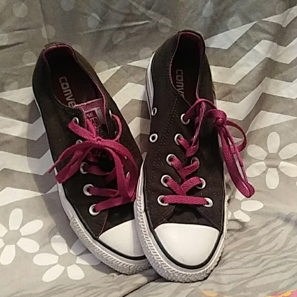 Black converses with pink